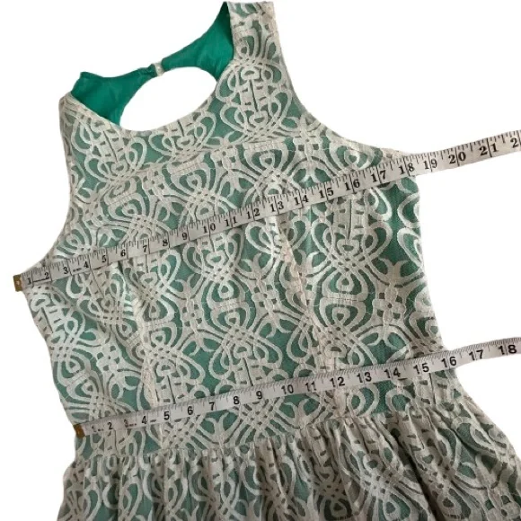 Pinky Women L Green Off White Lace Overlay Sleeveless Mini/Midi Round Neck Dress - Picture 12 of 16